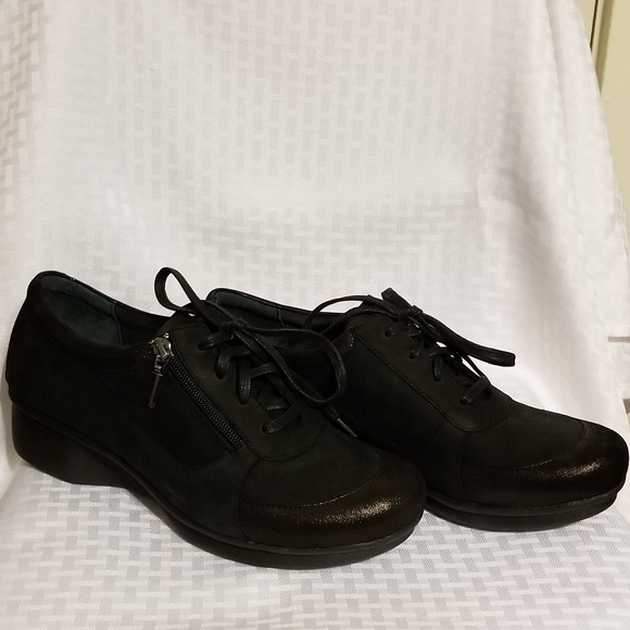 dansko black shoes